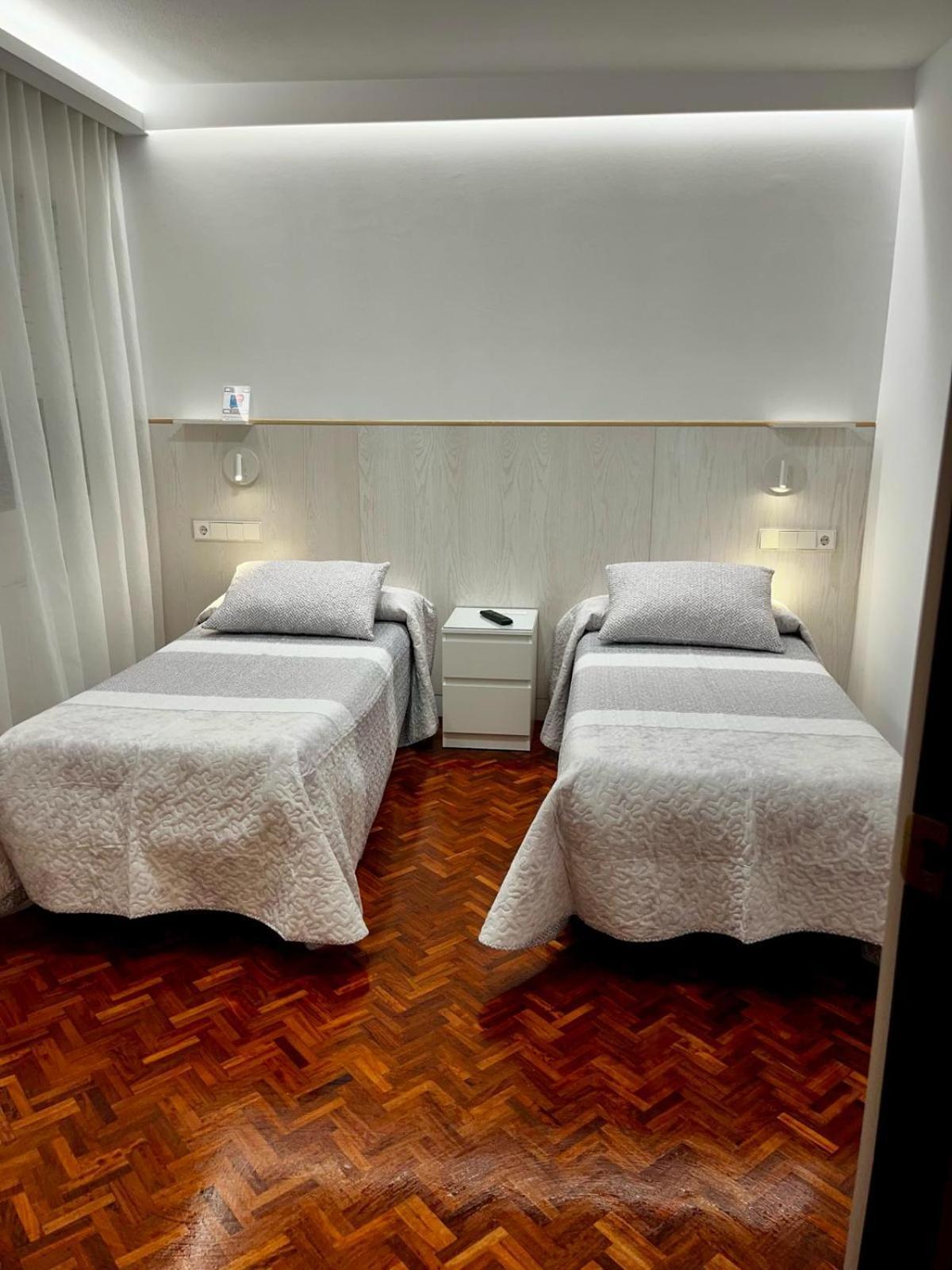 Hostal Charo II Santiago de Compostela Ngoại thất bức ảnh